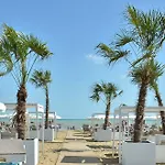 Azure Serenity Modern Sea View Flat With Pool Bibione