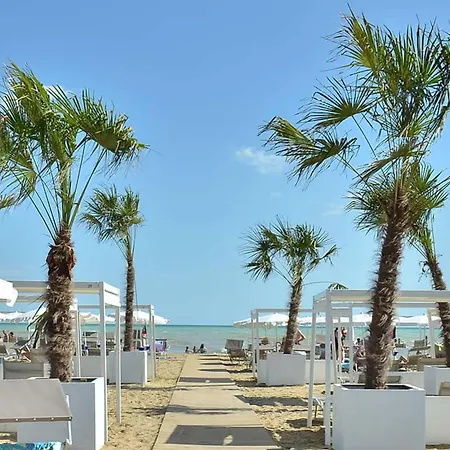 Azure Serenity Modern Sea View Flat With Pool Bibione