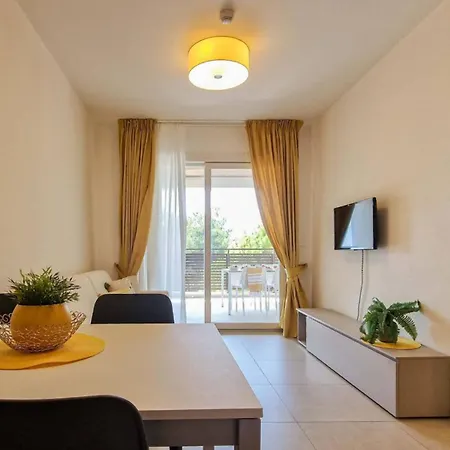 Azure Serenity Modern Sea View Flat With Pool Apartment Bibione